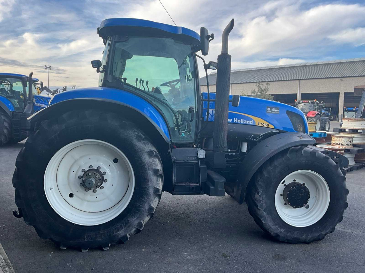 New Holland T7050 - Farm tractor: picture 5 New Holland T7050 - Farm tractor: picture 5