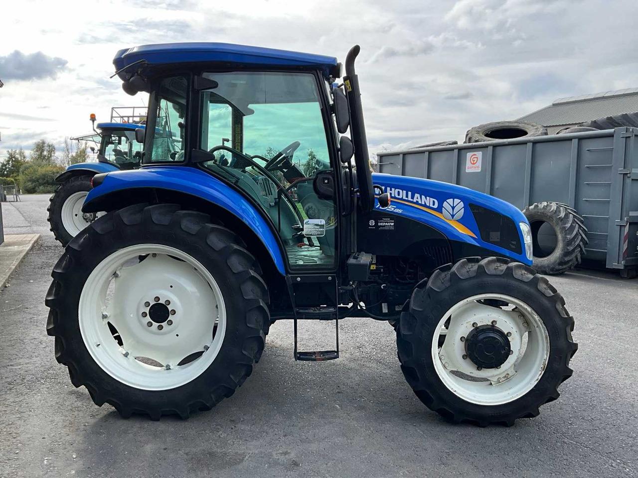 New Holland TD5.85 - Farm tractor: picture 4 New Holland TD5.85 - Farm tractor: picture 4