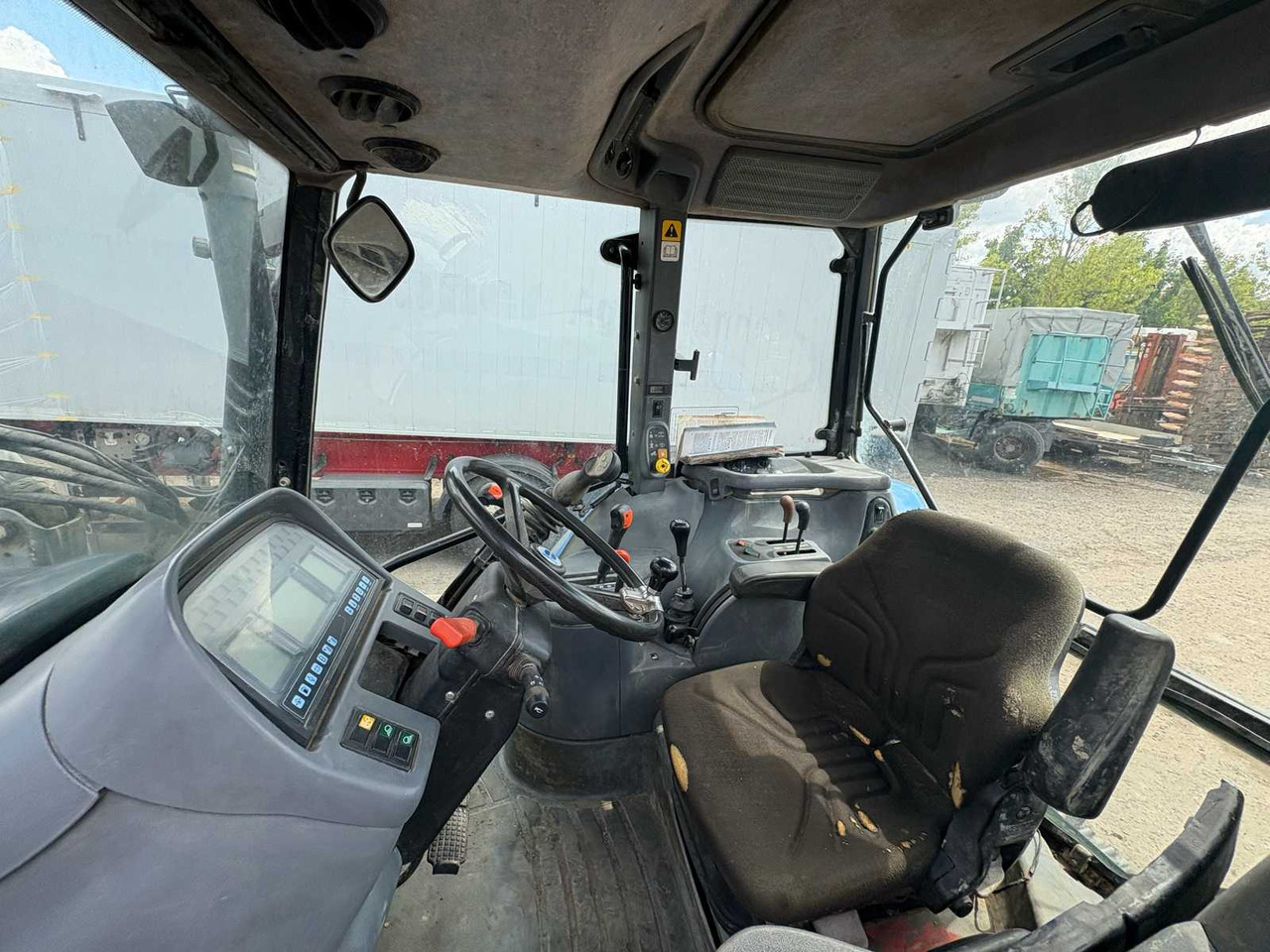 Farm tractor New Holland TM115 mit Frontlader: picture 8