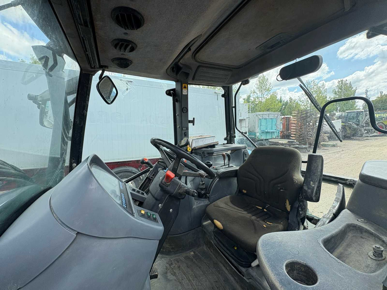 Farm tractor New Holland TM115 mit Frontlader: picture 9