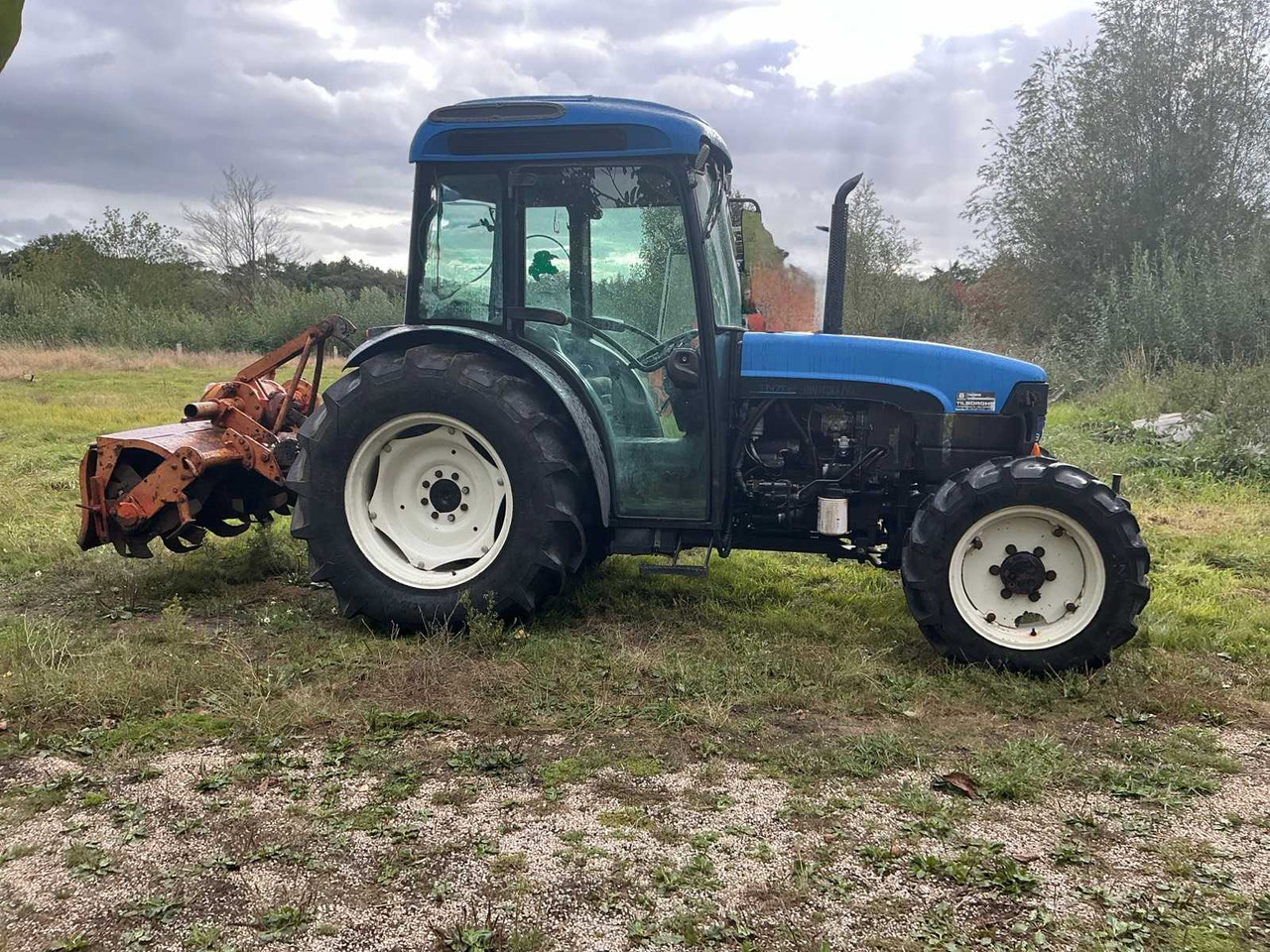 New Holland TN70F - Compact tractor: picture 4 New Holland TN70F - Compact tractor: picture 4