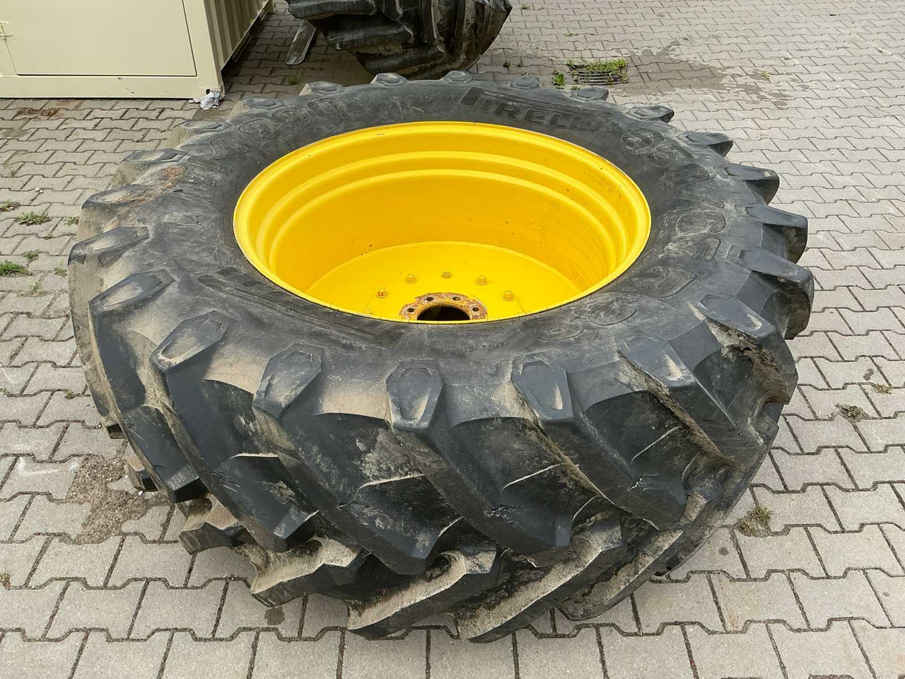 Pirelli TM800 - Wheels and tires for Farm tractor: picture 3 Pirelli TM800 - Wheels and tires for Farm tractor: picture 3