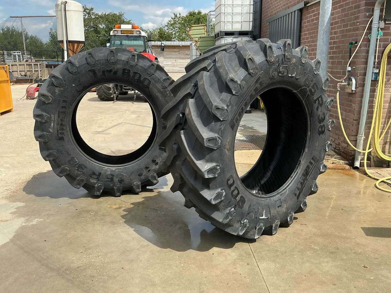 Pirelli TM800 - Wheels and tires for Farm tractor: picture 1 Pirelli TM800 - Wheels and tires for Farm tractor: picture 1
