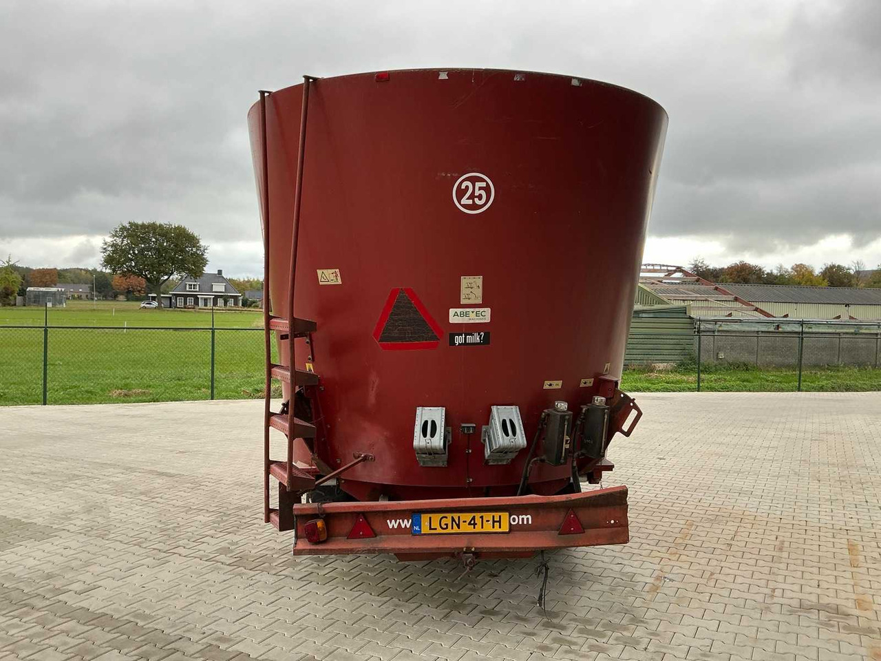 RMH Mixell-24 - Forage mixer wagon: picture 4 RMH Mixell-24 - Forage mixer wagon: picture 4