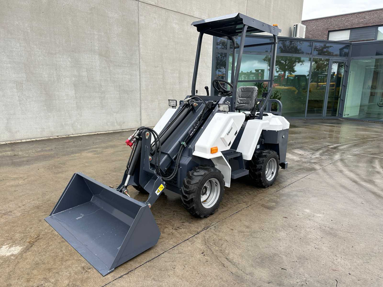 SDLOOL SL-S30 - Skid steer loader: picture 2 SDLOOL SL-S30 - Skid steer loader: picture 2