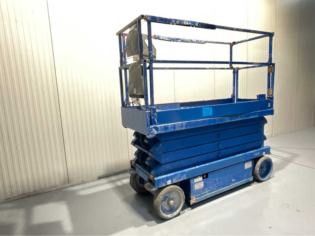 SKYJACK SJIII3226 - AERIAL PLATFORM WORKING HEIGHT 9.9M EXTENDABLE 3M, 229 HOURS - Aerial platform: picture 1 SKYJACK SJIII3226 - AERIAL PLATFORM WORKING HEIGHT 9.9M EXTENDABLE 3M, 229 HOURS - Aerial platform: picture 1