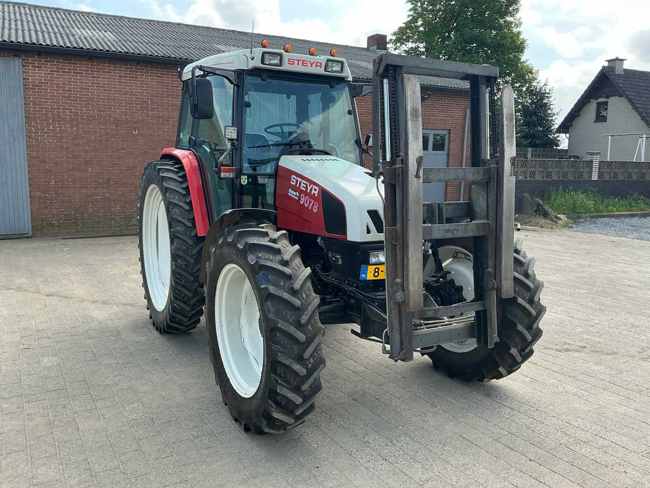 Steyr 9078 - Farm tractor: picture 1 Steyr 9078 - Farm tractor: picture 1