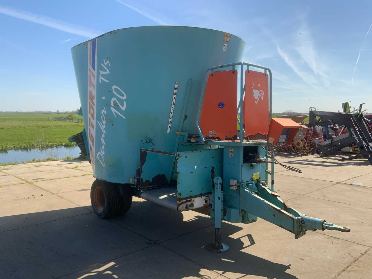 Storti Dunker TVs 120 - Forage mixer wagon: picture 4 Storti Dunker TVs 120 - Forage mixer wagon: picture 4