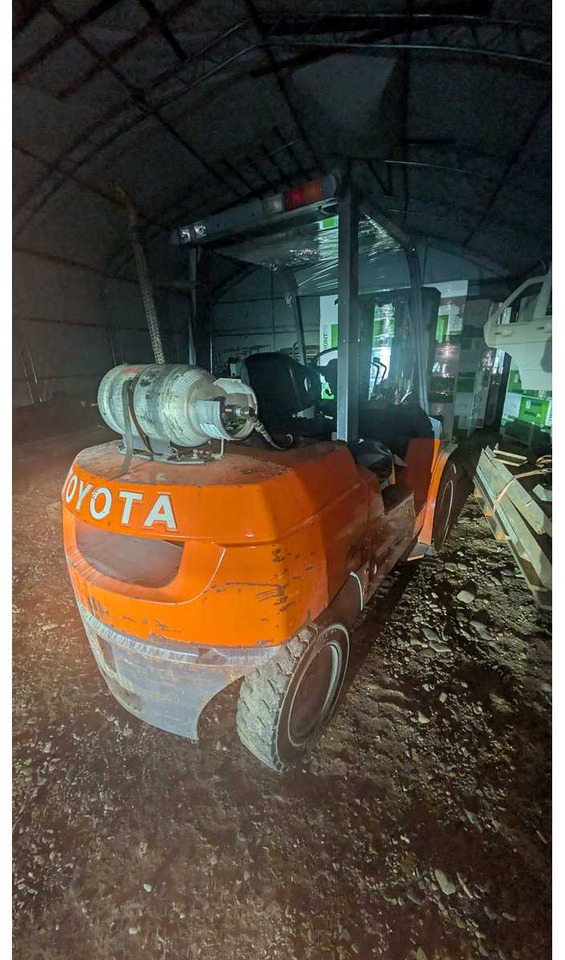 TOYOTA 02-7FG40 FORKLIFT TRUCK - Forklift: picture 3 TOYOTA 02-7FG40 FORKLIFT TRUCK - Forklift: picture 3