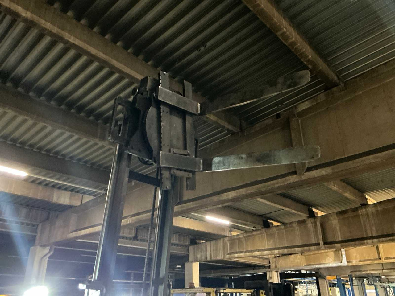 TOYOTA GENEO 25 FORKLIFT WITH ROTATING CARRIAGE - Forklift: picture 5 TOYOTA GENEO 25 FORKLIFT WITH ROTATING CARRIAGE - Forklift: picture 5