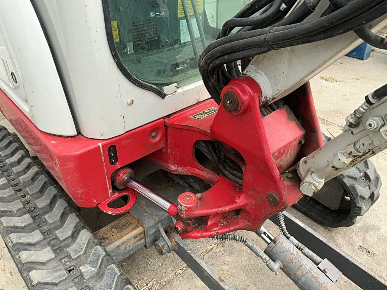 Mini excavator Takeuchi TB 225: picture 18