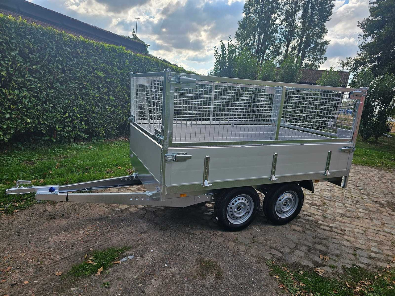 BW TRAILERS - 2025 - NEW - UNBRAKED PLATFORM TRAILER WITH WIRE NET - Trailer: picture 1 BW TRAILERS - 2025 - NEW - UNBRAKED PLATFORM TRAILER WITH WIRE NET - Trailer: picture 1
