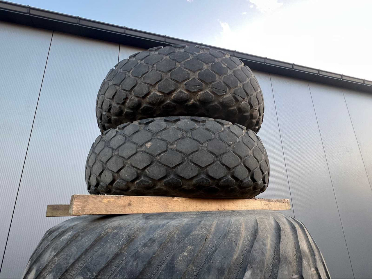 Trelleborg - Alliance - Fendt band op velg - Wheels and tires for Farm tractor: picture 4 Trelleborg - Alliance - Fendt band op velg - Wheels and tires for Farm tractor: picture 4