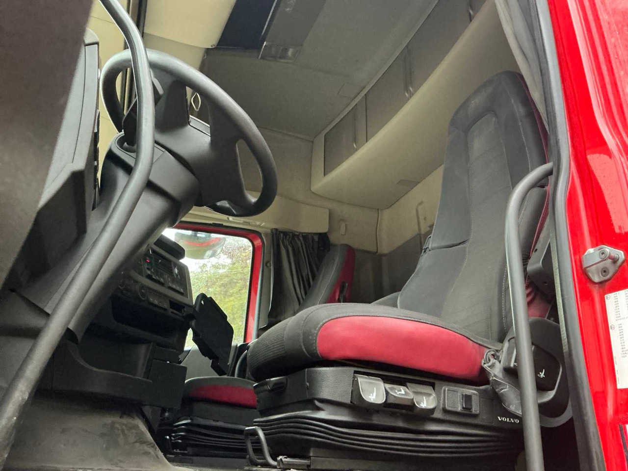 Truck 2018 VOLVO FH TRACTOR UNIT (74113-680): picture 17