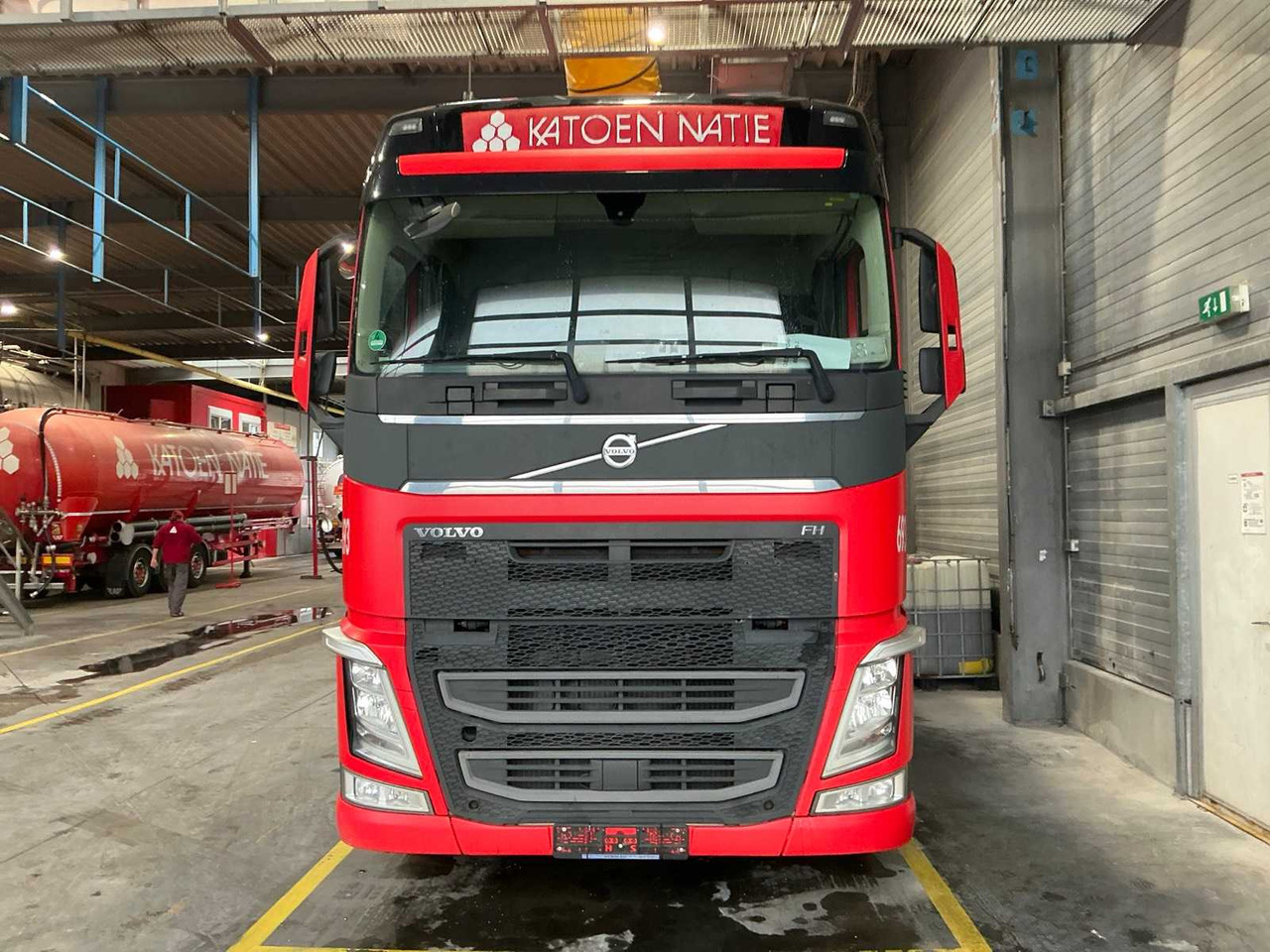 2018 VOLVO FH TRACTOR UNIT (74113-693) - Truck: picture 2 2018 VOLVO FH TRACTOR UNIT (74113-693) - Truck: picture 2