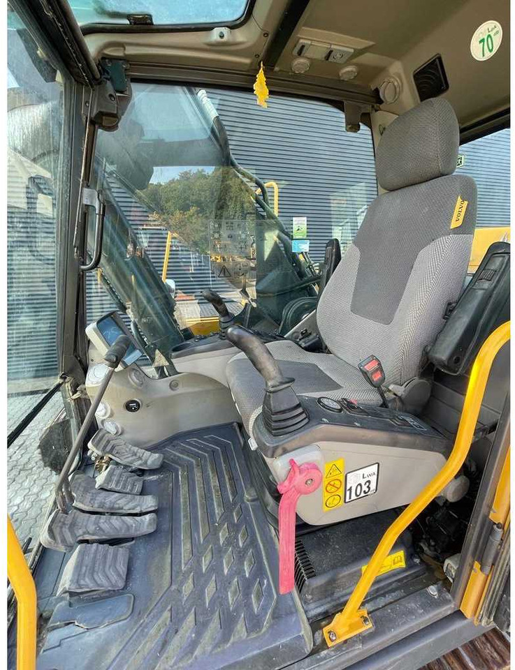 Crawler excavator VOLVO EC 250 DNL: picture 25