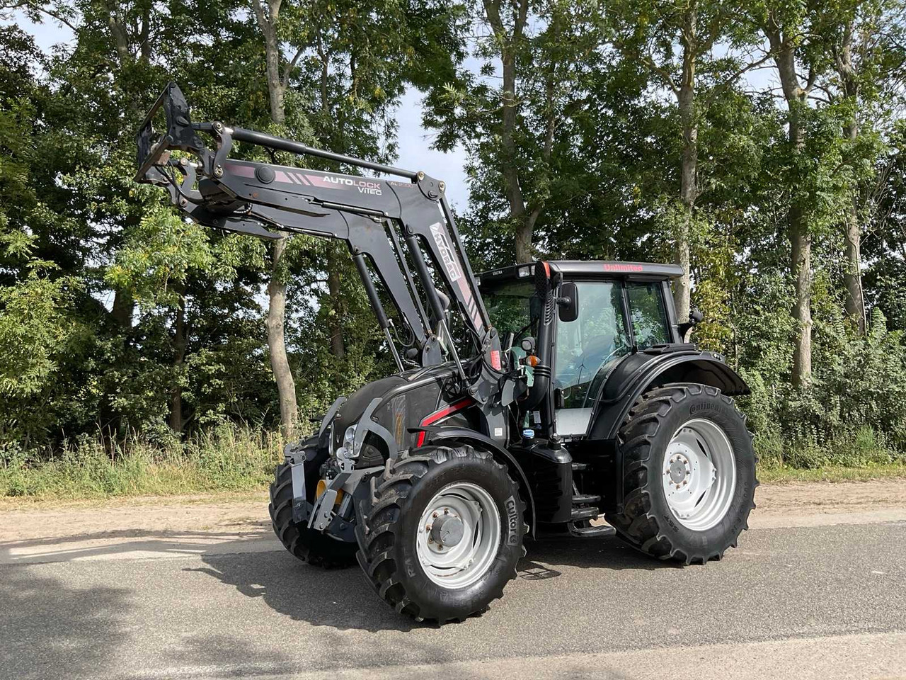 Valtra N123 Unlimited - Farm tractor: picture 1 Valtra N123 Unlimited - Farm tractor: picture 1
