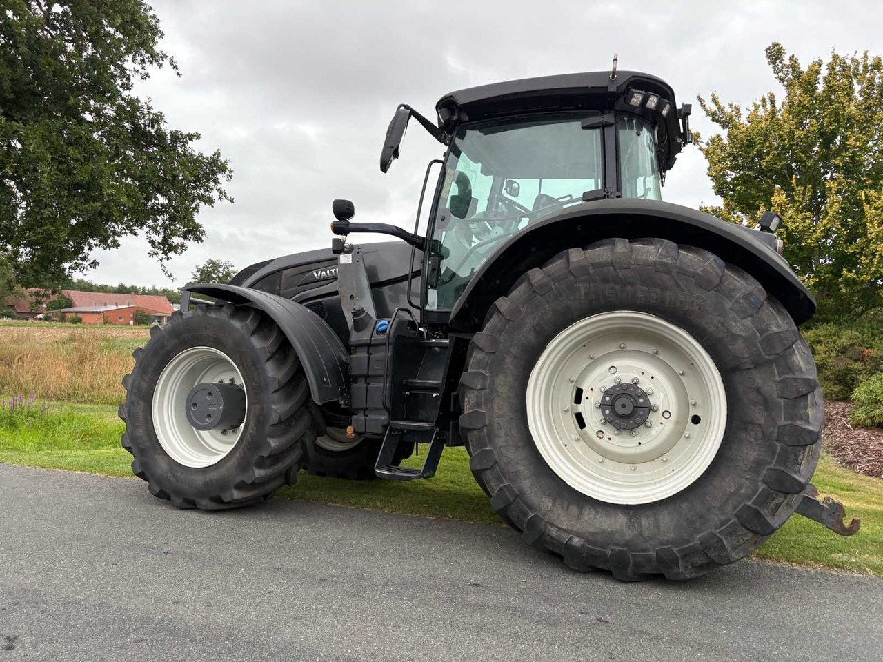 Valtra S354 - Farm tractor: picture 5 Valtra S354 - Farm tractor: picture 5