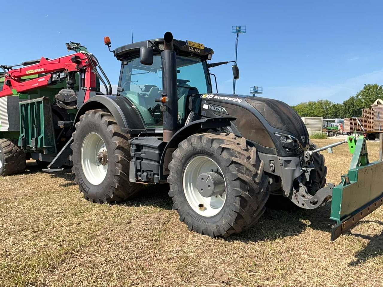 Valtra S374 - Farm tractor: picture 2 Valtra S374 - Farm tractor: picture 2