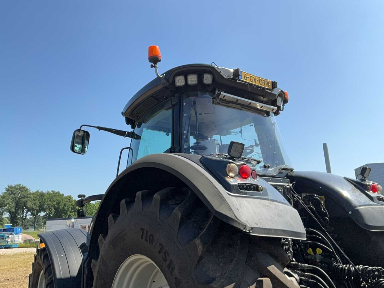 Valtra S374 - Farm tractor: picture 5 Valtra S374 - Farm tractor: picture 5