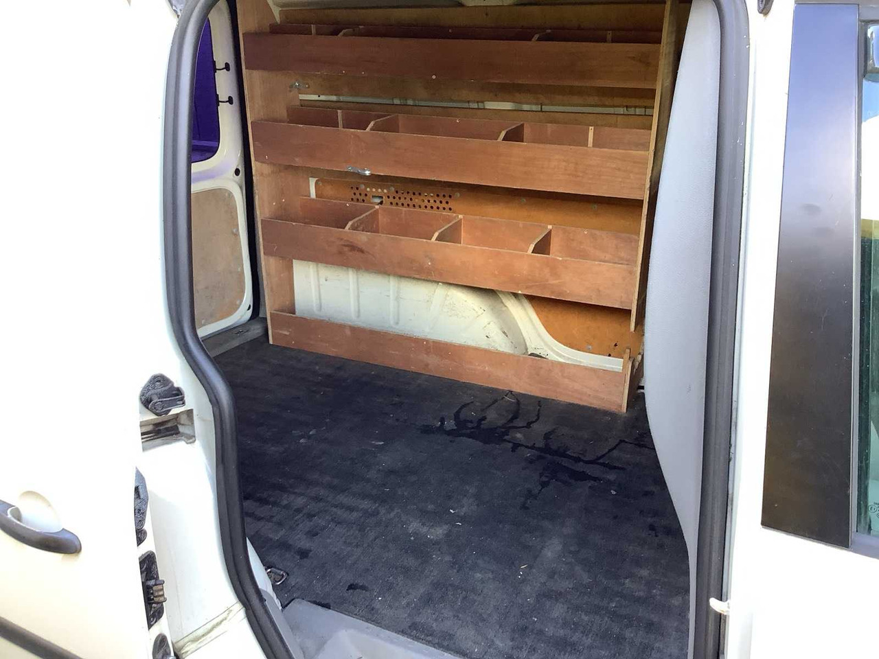 2004 - VOLKSWAGEN - CADDY - 2.0 SDI - COMMERCIAL VEHICLE - Van: picture 5 2004 - VOLKSWAGEN - CADDY - 2.0 SDI - COMMERCIAL VEHICLE - Van: picture 5