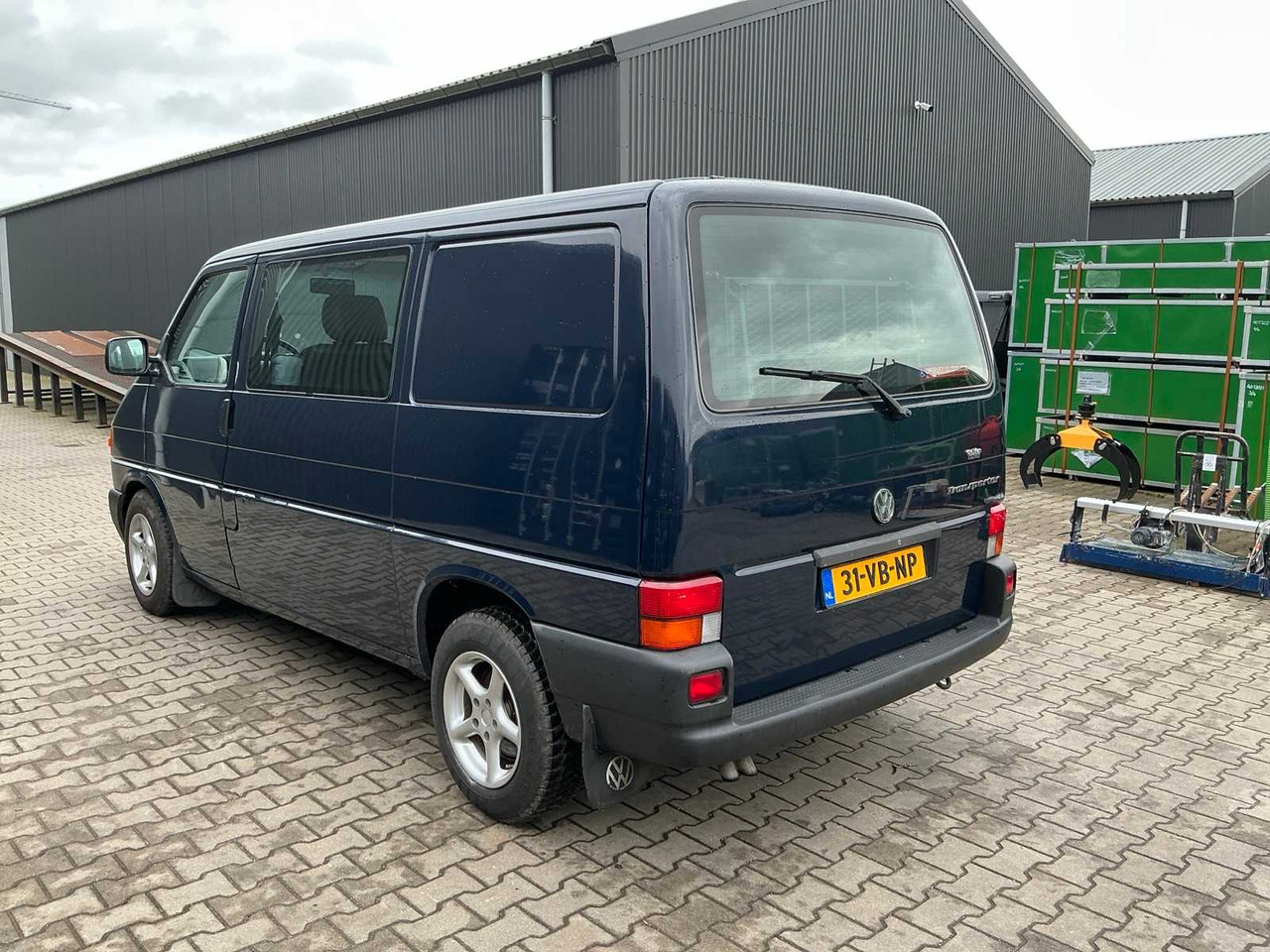 VOLKSWAGEN TRANSPORTER T4 2.4D 5 CYLINDER COMMERCIAL VEHICLE WITH RAMP/LOADING PLATFORM - Van: picture 4 VOLKSWAGEN TRANSPORTER T4 2.4D 5 CYLINDER COMMERCIAL VEHICLE WITH RAMP/LOADING PLATFORM - Van: picture 4