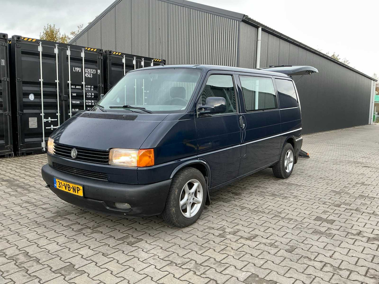VOLKSWAGEN TRANSPORTER T4 2.4D 5 CYLINDER COMMERCIAL VEHICLE WITH RAMP/LOADING PLATFORM - Van: picture 2 VOLKSWAGEN TRANSPORTER T4 2.4D 5 CYLINDER COMMERCIAL VEHICLE WITH RAMP/LOADING PLATFORM - Van: picture 2