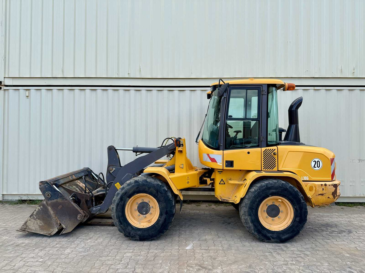 Volvo L30G - Wheel loader: picture 4 Volvo L30G - Wheel loader: picture 4