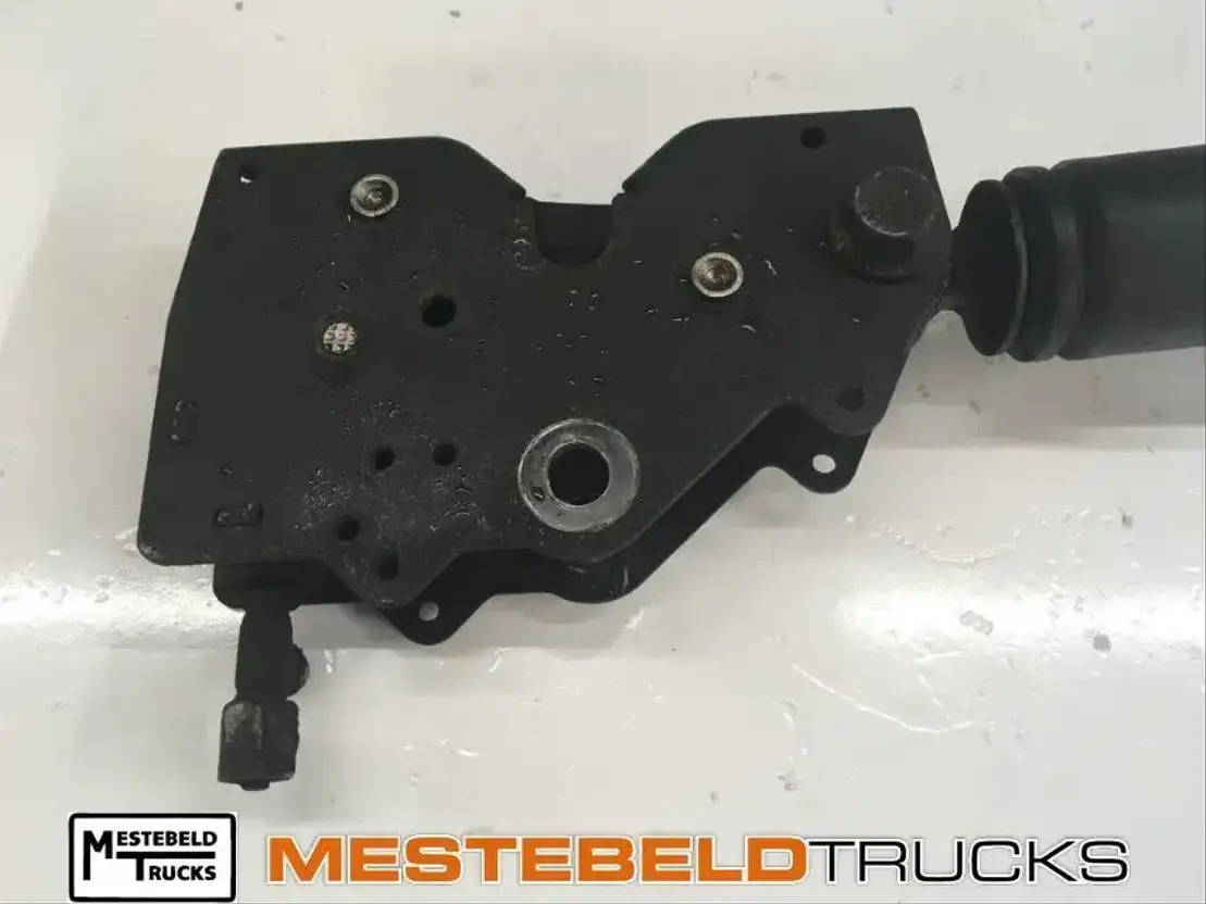 DAF Cabinevergrendeling links - Cab and interior for Truck: picture 1 DAF Cabinevergrendeling links - Cab and interior for Truck: picture 1