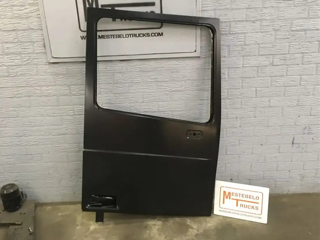 DAF Deur 95XF / 105XF rechts - Cab and interior for Truck: picture 1 DAF Deur 95XF / 105XF rechts - Cab and interior for Truck: picture 1