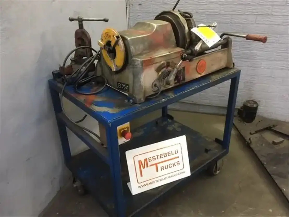 Diversen Draadsnijmachine Brutol type 713 - Machine tool: picture 1 Diversen Draadsnijmachine Brutol type 713 - Machine tool: picture 1