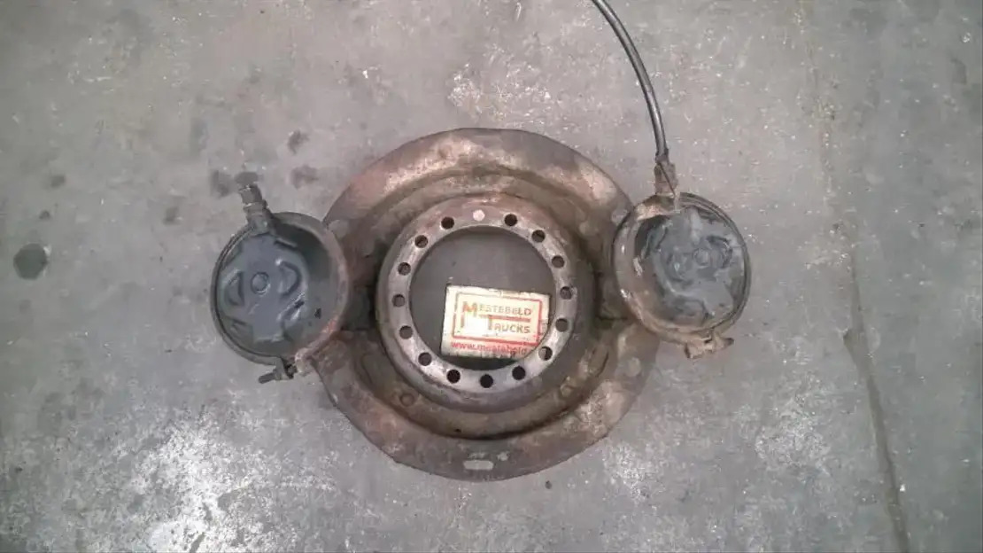 Ginaf Ankerplaat met rembooster - Front axle for Truck: picture 1 Ginaf Ankerplaat met rembooster - Front axle for Truck: picture 1