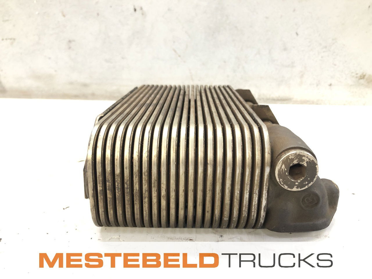 MAN Oliekoeler D2840 LF 04 - Engine for Truck: picture 3 MAN Oliekoeler D2840 LF 04 - Engine for Truck: picture 3