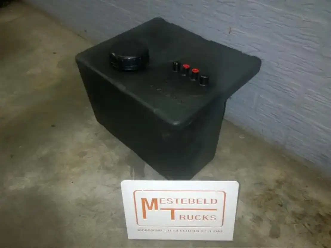 Mercedes-Benz Brandstoftank 15L - Fuel tank for Truck: picture 1 Mercedes-Benz Brandstoftank 15L - Fuel tank for Truck: picture 1