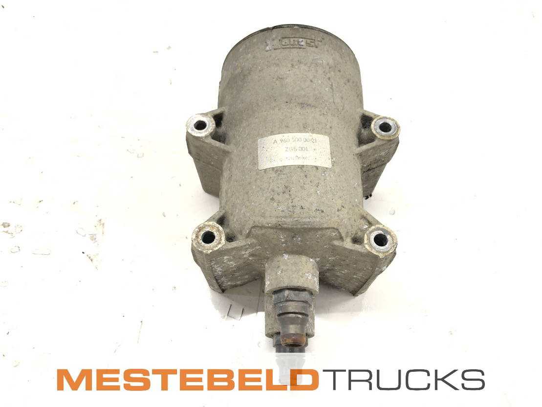 Mercedes-Benz Koelvloeistoffilterhuis - Cooling system for Truck: picture 1 Mercedes-Benz Koelvloeistoffilterhuis - Cooling system for Truck: picture 1