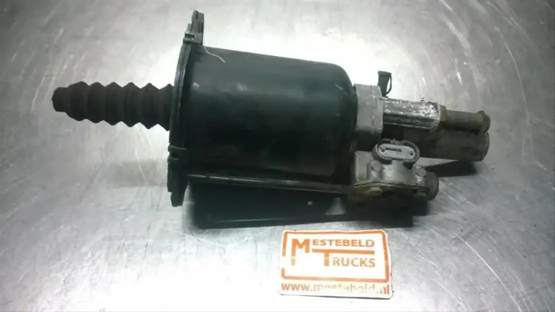 Mercedes-Benz Koppelingsbekrachtiger - Clutch and parts for Truck: picture 1 Mercedes-Benz Koppelingsbekrachtiger - Clutch and parts for Truck: picture 1