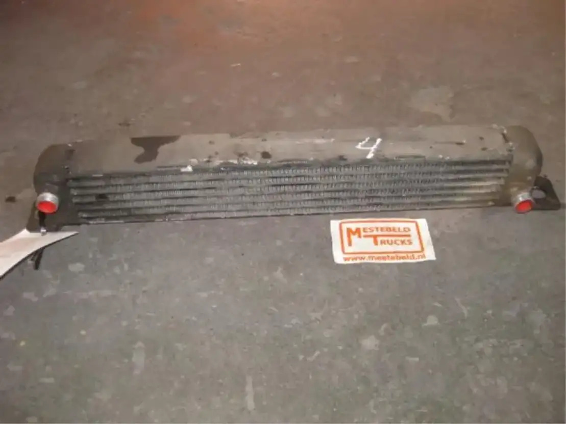 Mercedes-Benz Motoroliekoeler Econic 2628 - Cooling system for Truck: picture 1 Mercedes-Benz Motoroliekoeler Econic 2628 - Cooling system for Truck: picture 1