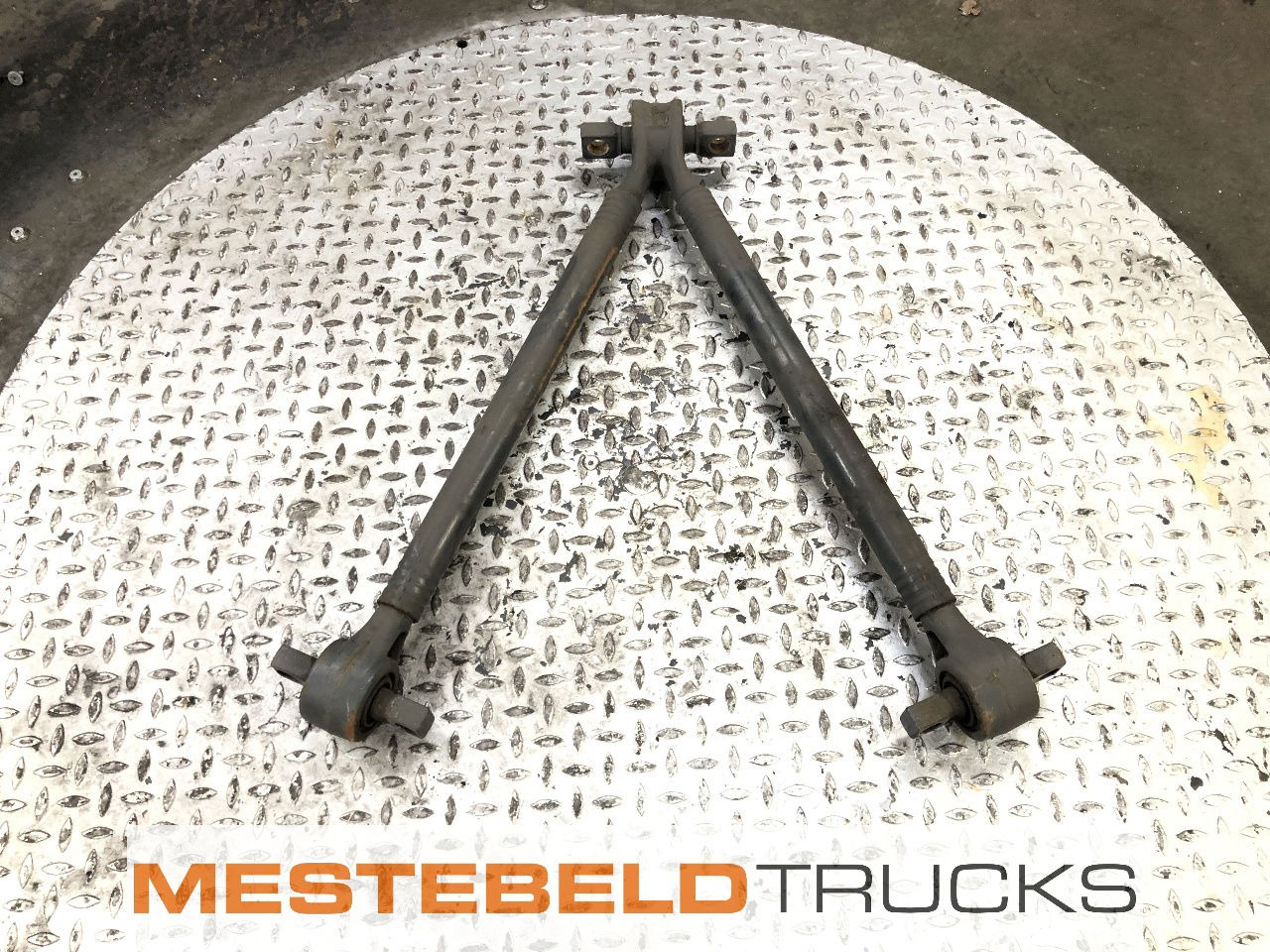 Mercedes-Benz Reactiedriehoek - Rear axle for Truck: picture 1 Mercedes-Benz Reactiedriehoek - Rear axle for Truck: picture 1