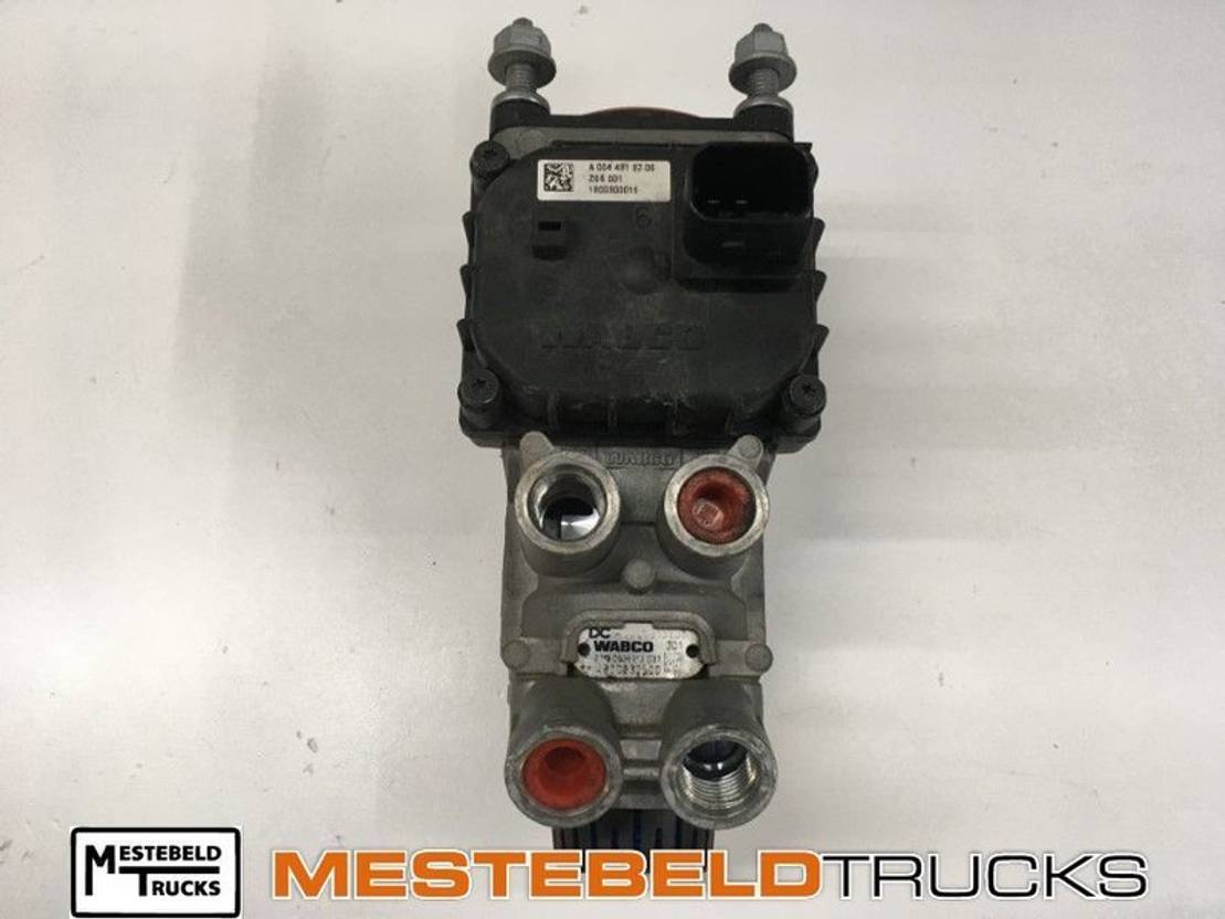 Mercedes Benz Voetremventiel - Brake valve for Truck: picture 1 Mercedes Benz Voetremventiel - Brake valve for Truck: picture 1
