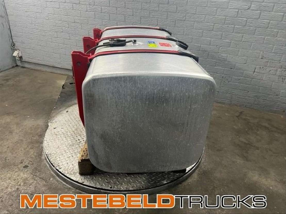 Scania Brandstoftank met steunen 600 liter  - Fuel tank for Truck: picture 3 Scania Brandstoftank met steunen 600 liter  - Fuel tank for Truck: picture 3