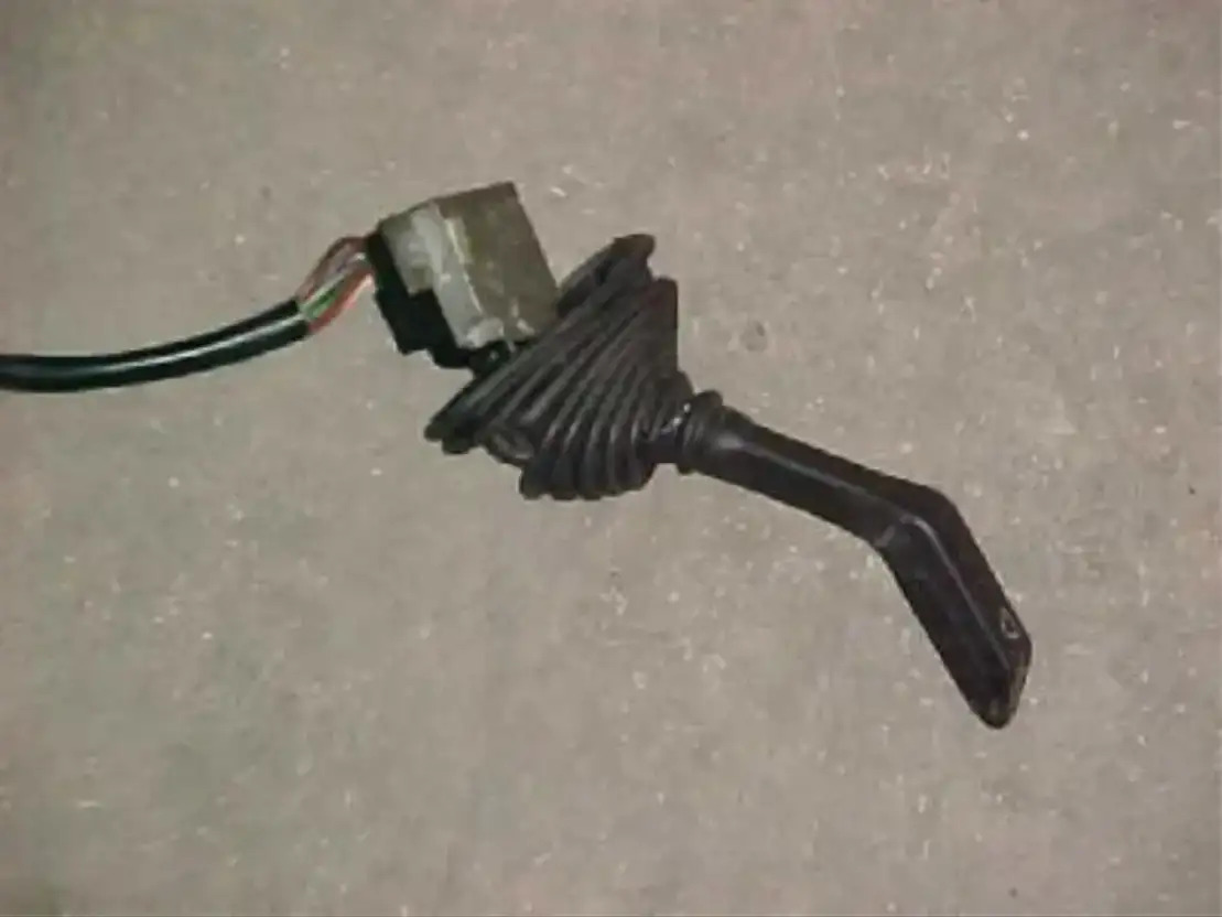 Scania R uitenwisserschakelaar 113 - Electrical system for Truck: picture 1 Scania R uitenwisserschakelaar 113 - Electrical system for Truck: picture 1
