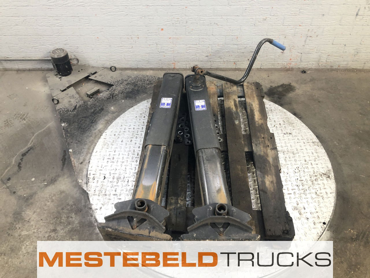 Trailor Set steunpoten Jost Opitma - Frame/ Chassis for Truck: picture 1 Trailor Set steunpoten Jost Opitma - Frame/ Chassis for Truck: picture 1