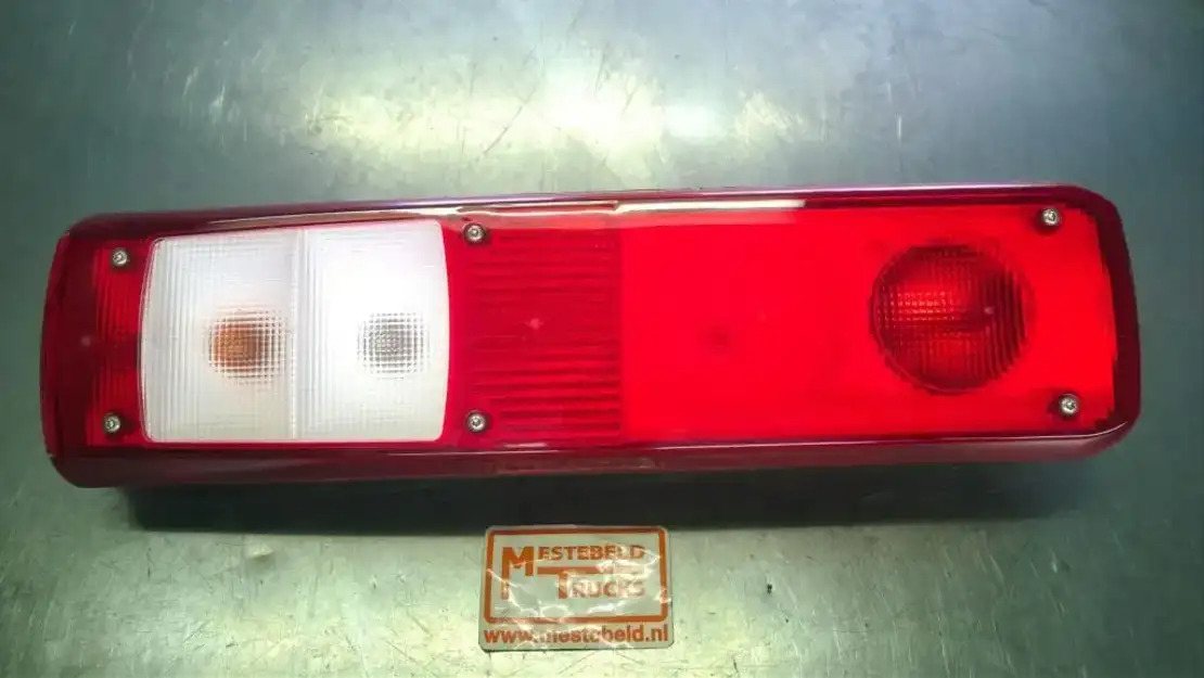 Volvo Achterlicht rechts - Tail light for Truck: picture 1 Volvo Achterlicht rechts - Tail light for Truck: picture 1
