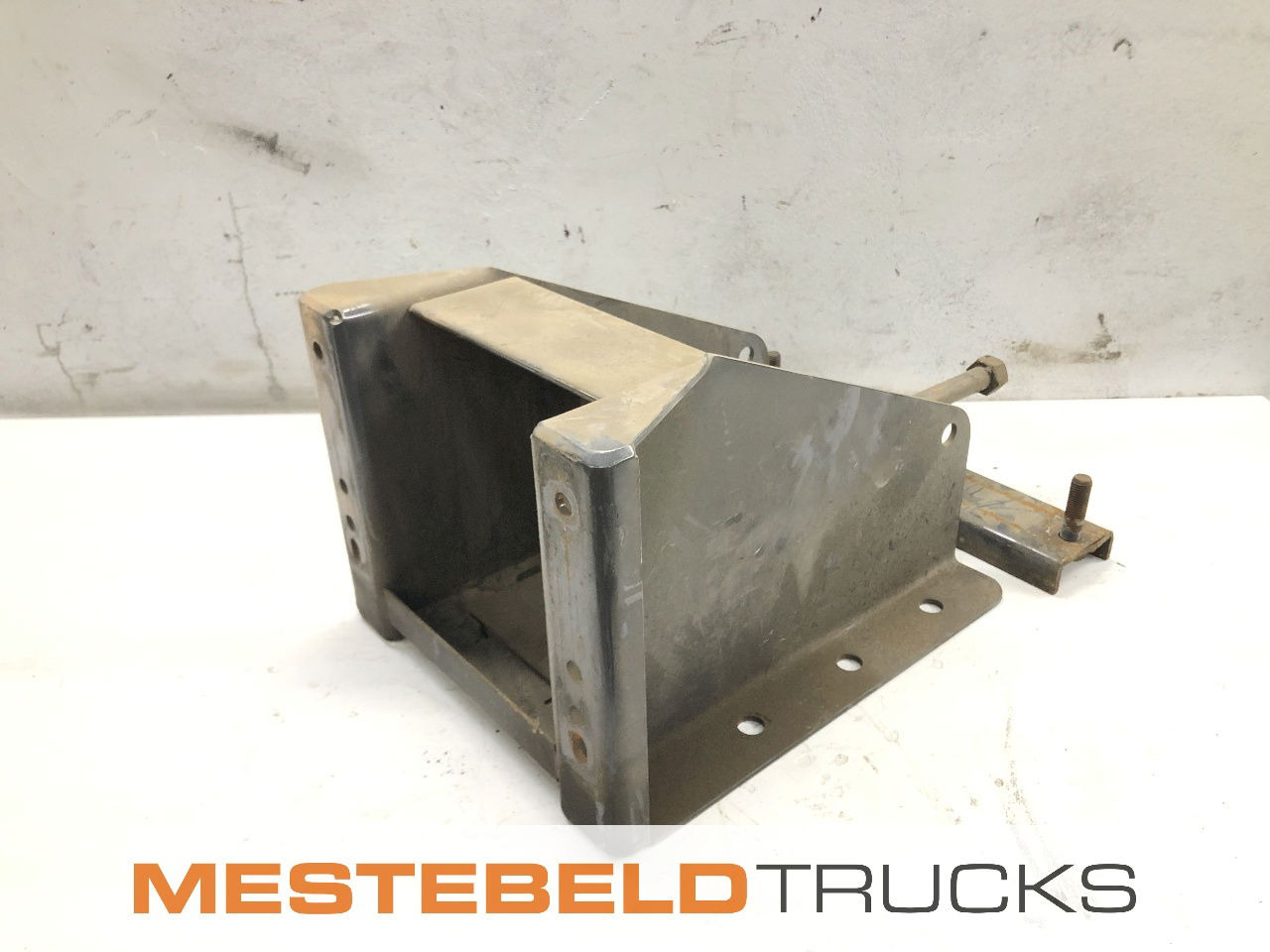 Volvo Reservewiel houder FL - Frame/ Chassis for Truck: picture 1 Volvo Reservewiel houder FL - Frame/ Chassis for Truck: picture 1