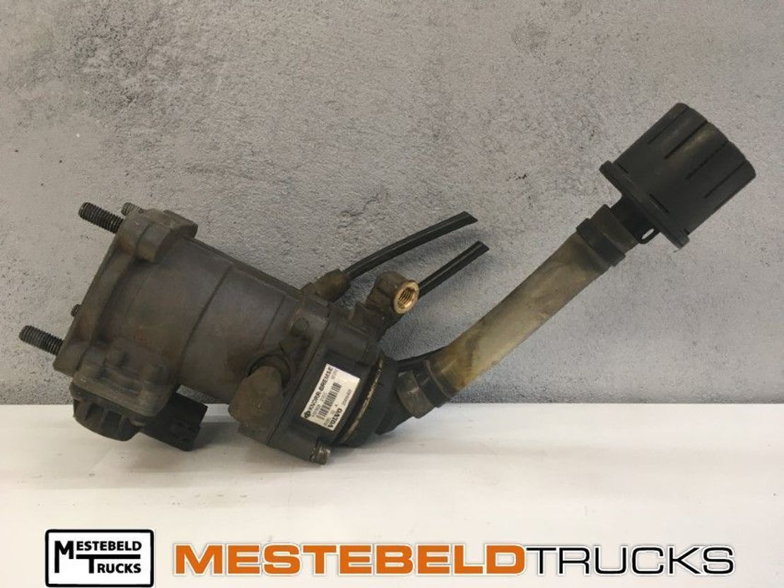Volvo Voetremventiel - Brake valve for Truck: picture 1 Volvo Voetremventiel - Brake valve for Truck: picture 1