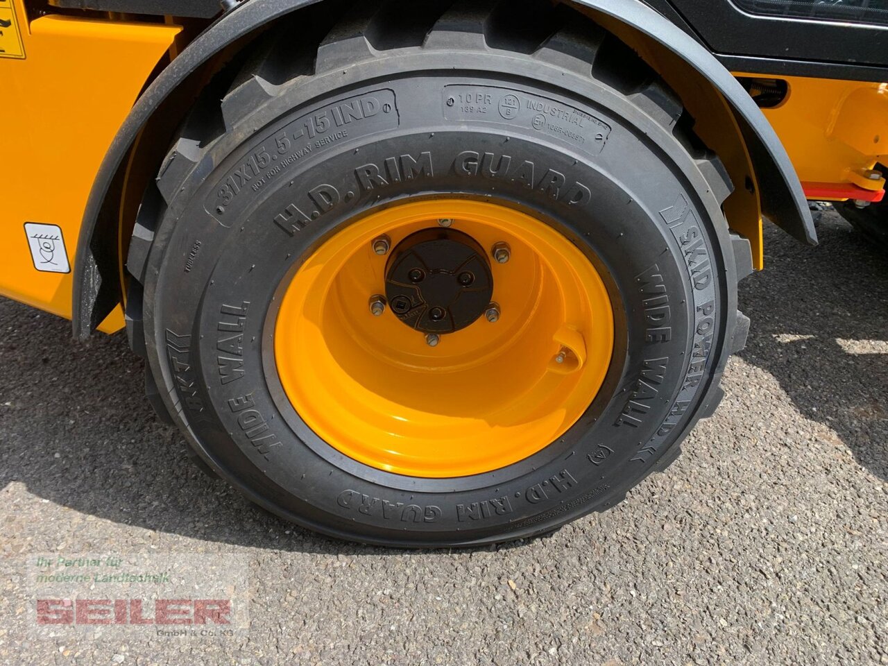 JCB 403 Agri Plus - Compact loader: picture 4 JCB 403 Agri Plus - Compact loader: picture 4