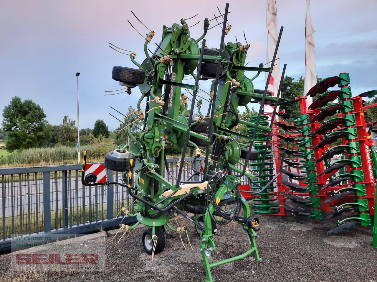 Krone Vendro 1120 - Tedder/ Rake: picture 1 Krone Vendro 1120 - Tedder/ Rake: picture 1