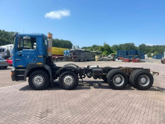 MAN 32.403 8x4 chassis Manual Full Steel - Cab chassis truck: picture 2 MAN 32.403 8x4 chassis Manual Full Steel - Cab chassis truck: picture 2