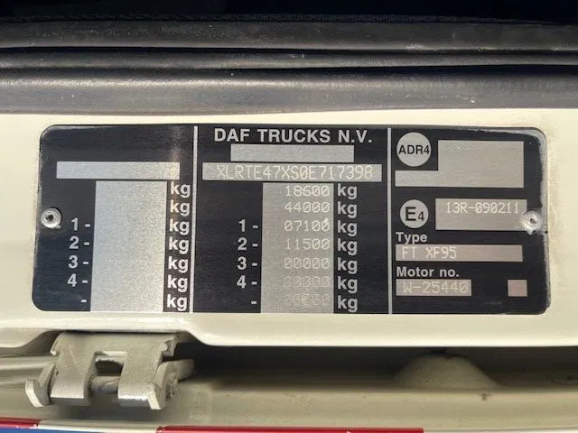 Tractor unit DAF XF 95.430 Manual-Gear Euro 3: picture 18 Tractor unit DAF XF 95.430 Manual-Gear Euro 3: picture 18