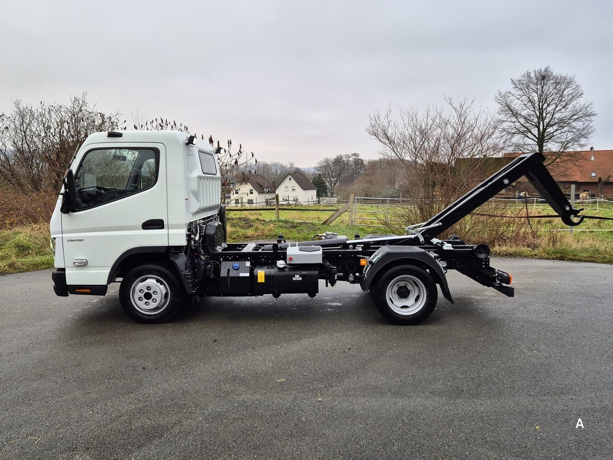 FUSO 3C15 Duonic Aut.City Abrollkipper AHK 3.5T - Hook lift truck: picture 3 FUSO 3C15 Duonic Aut.City Abrollkipper AHK 3.5T - Hook lift truck: picture 3